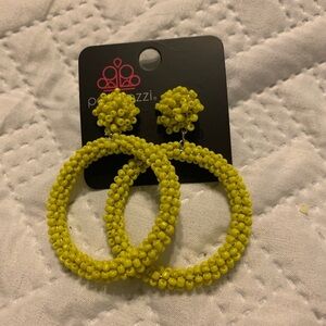 New! ROUND YELLOW BEADED DANGLE EARRINGS.  Gorgeous!!
